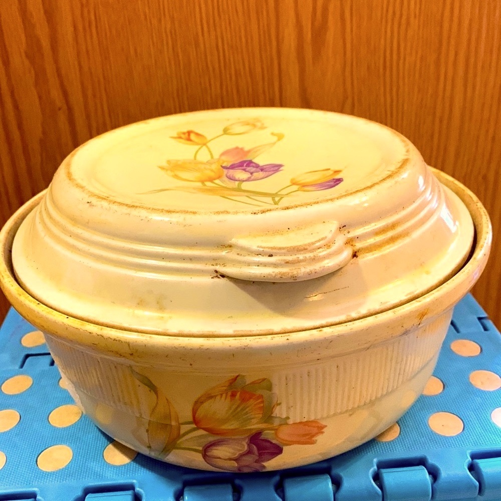 Vintage Hall Stoneware pottery tulips signed 9” covered Casserole bakeware EUC